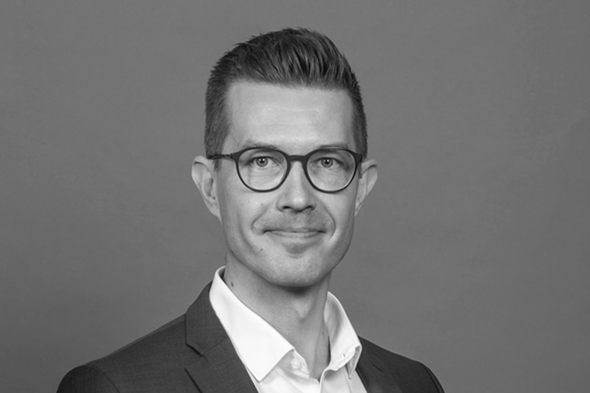 Ari_Puustinen_1200x800_bw